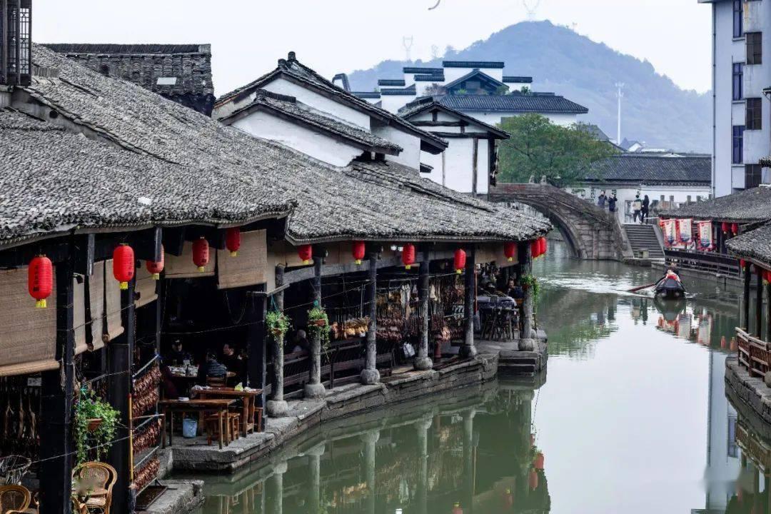 逃离违建房屋9